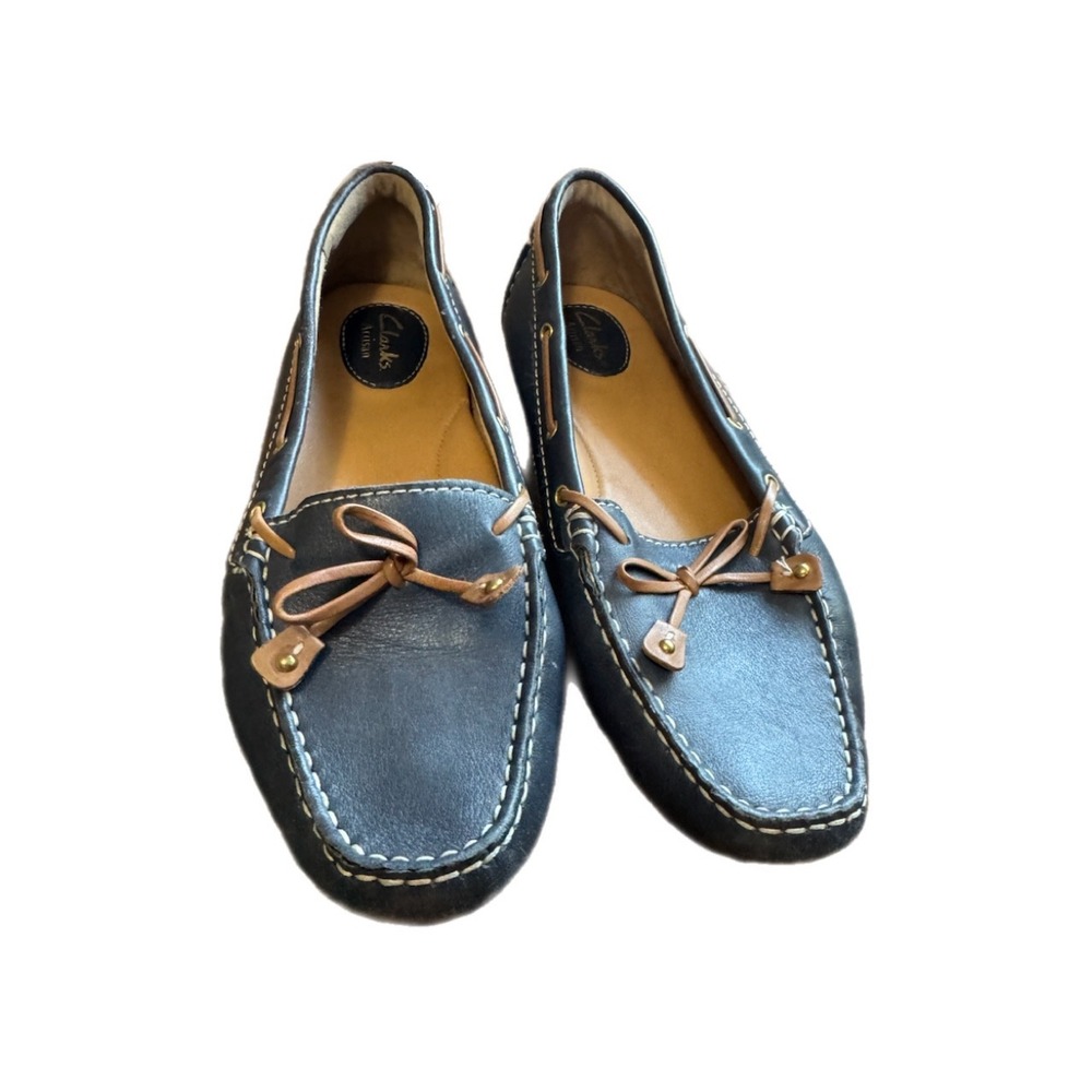 Clarks Boat Shoes Womens 10M Navy Blue Leather Artisan Loafers Excellent Bow - Picture 3 of 9